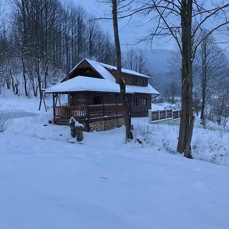 U Michala- Neakceptujeme Mlade Partie Dağ evi
