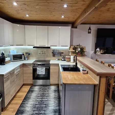 U Michala- Neakceptujeme Mlade Partie