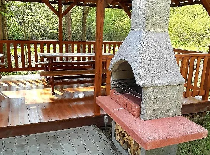 U Michala- Neakceptujeme Mlade Partie 샬레