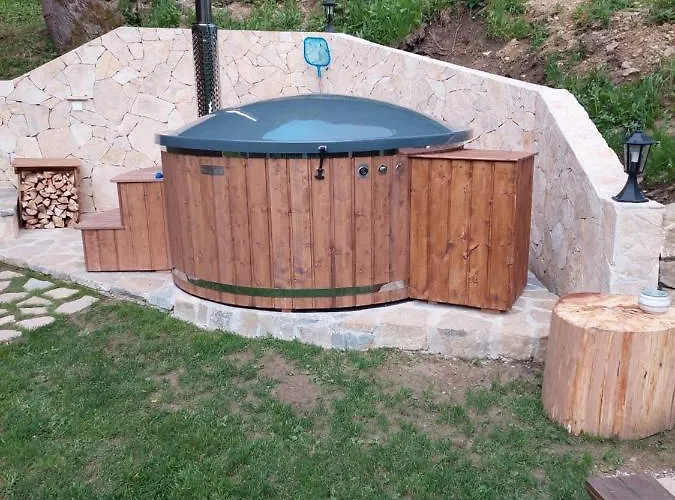 U Michala- Neakceptujeme Mlade Partie 샬레 Terchová